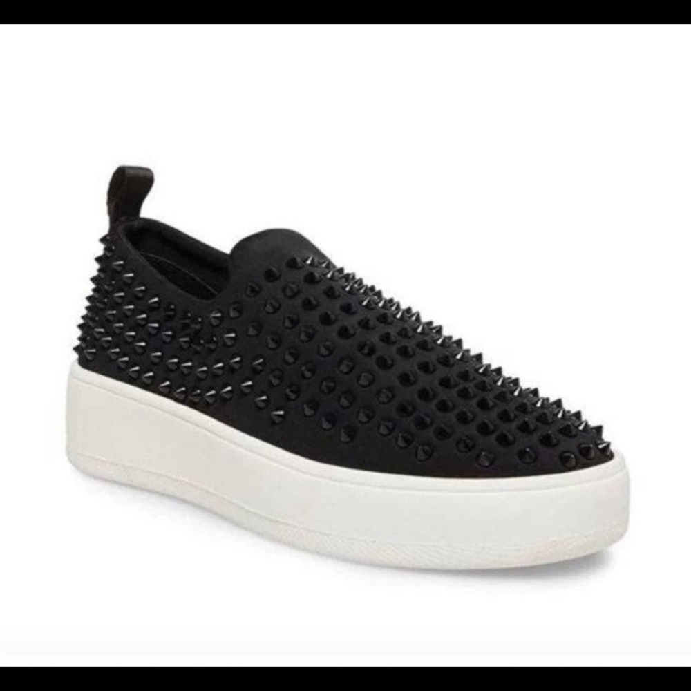 NWB Steve madden studied shoe